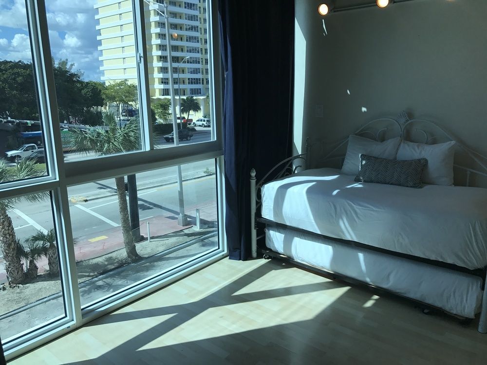 ميامي بيتش Collins Apartments By Design Suites المظهر الخارجي الصورة