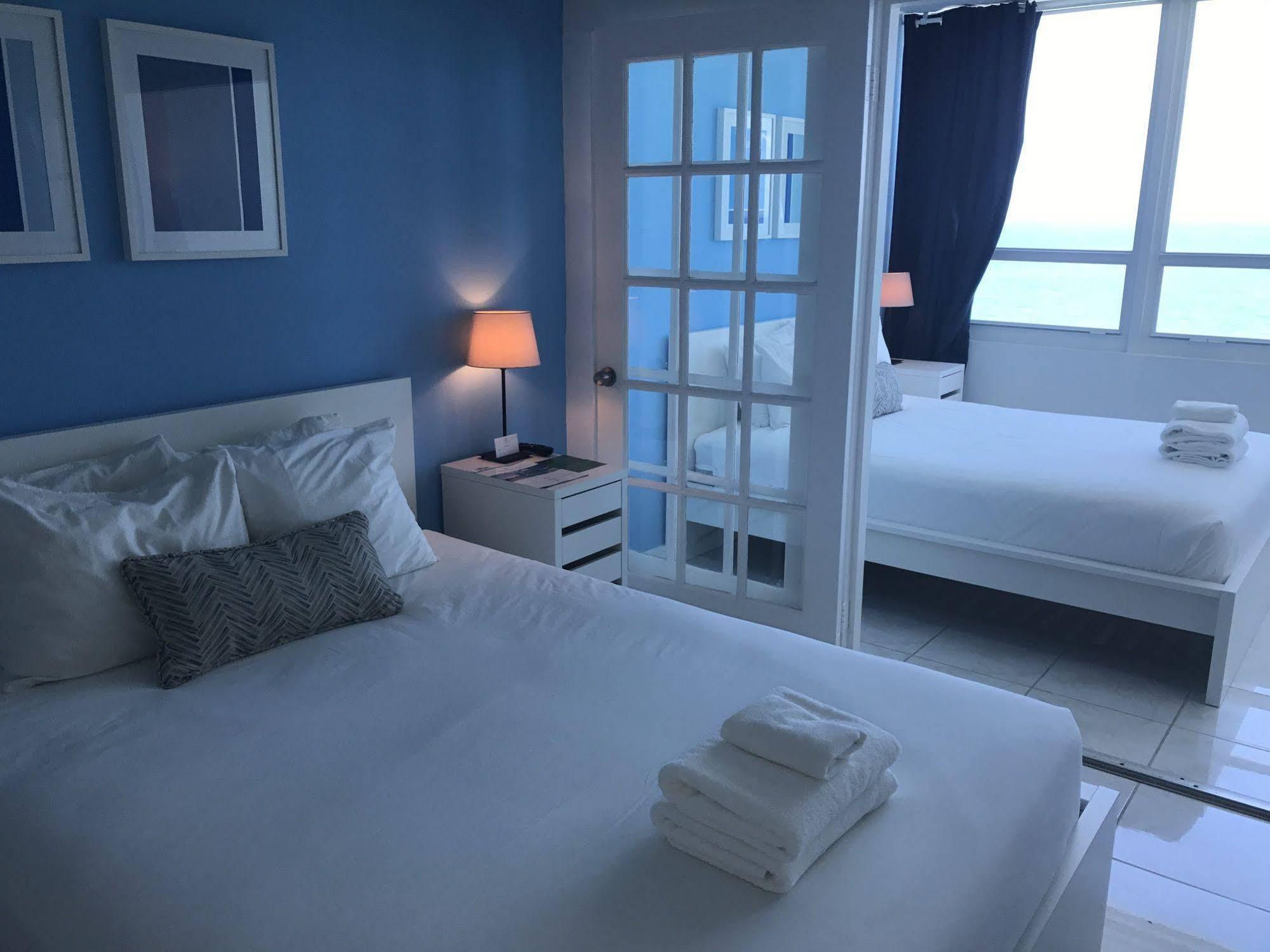 ميامي بيتش Collins Apartments By Design Suites المظهر الخارجي الصورة